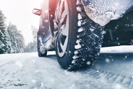 Loi Montagne hiver 2023/2024 : zoom sur les équipements de pneus obligatoires